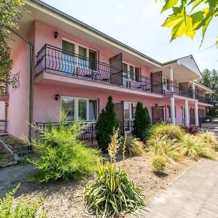 Apartmány Karmon Park Veľký Meder Esterno foto
