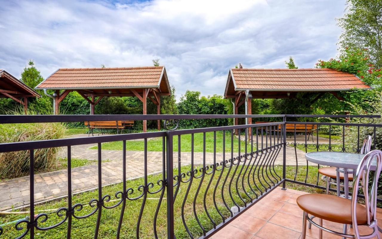 Apartmány Karmon Park Veľký Meder Esterno foto